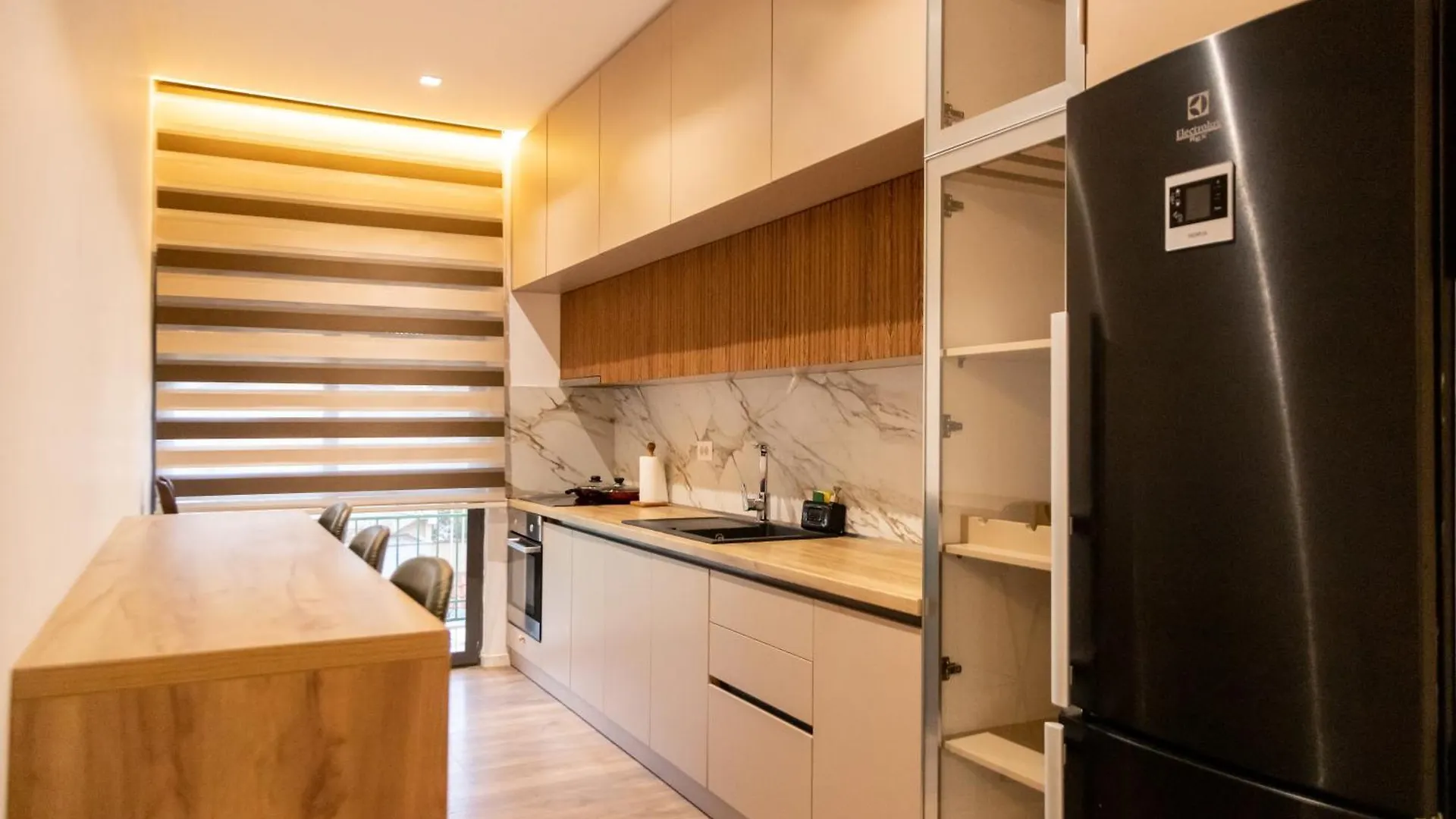 Grand Family Apartment -Free Parking- Tirana